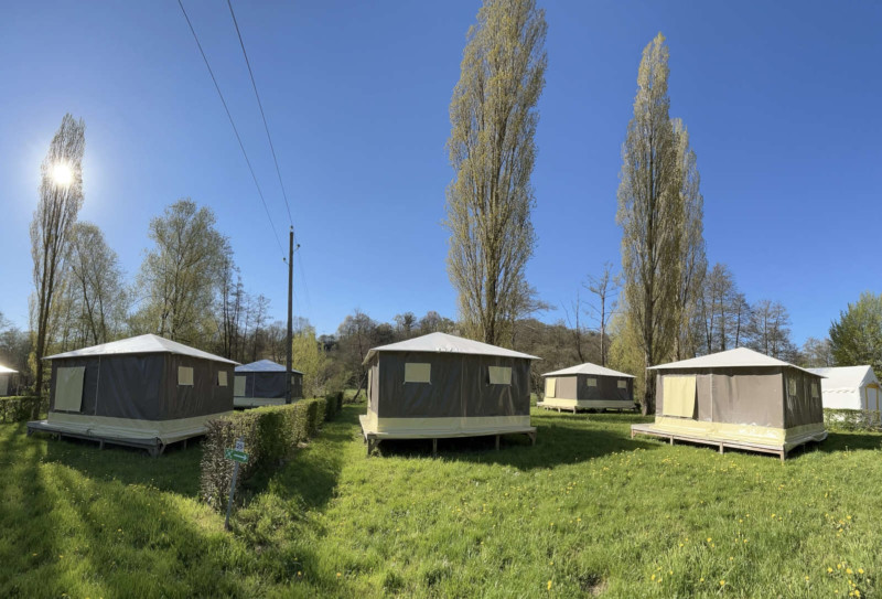 Villages de bungalows toilés